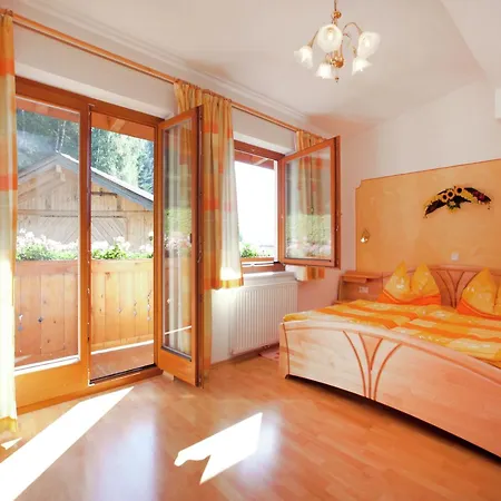 In Near Red 8 Gondola Apartament