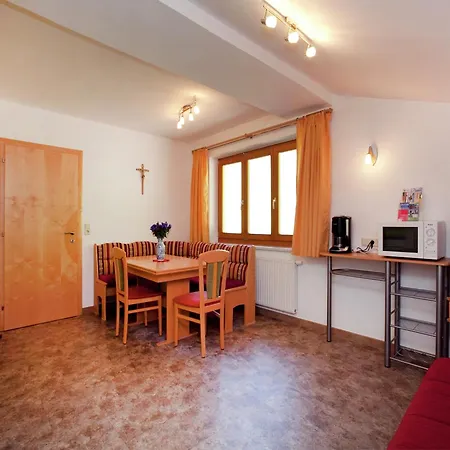 In Near Red 8 Gondola アパート